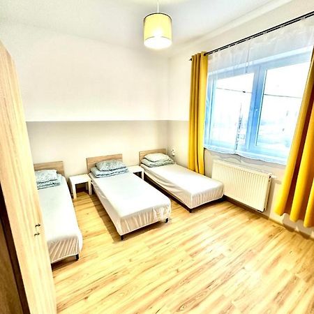 Orzelek Hostel Gniezno Buitenkant foto