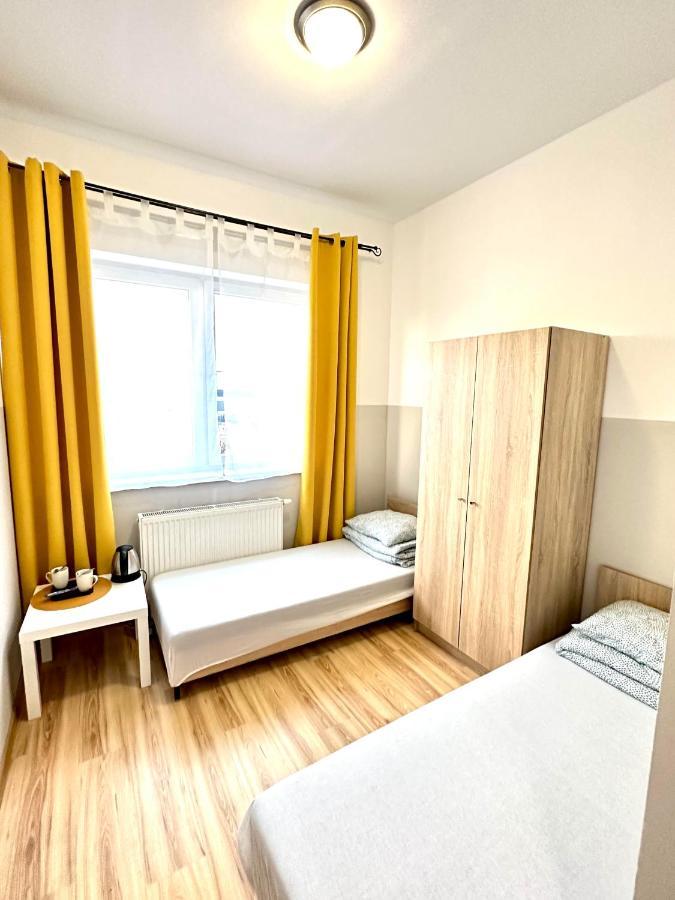 Orzelek Hostel Gniezno Buitenkant foto