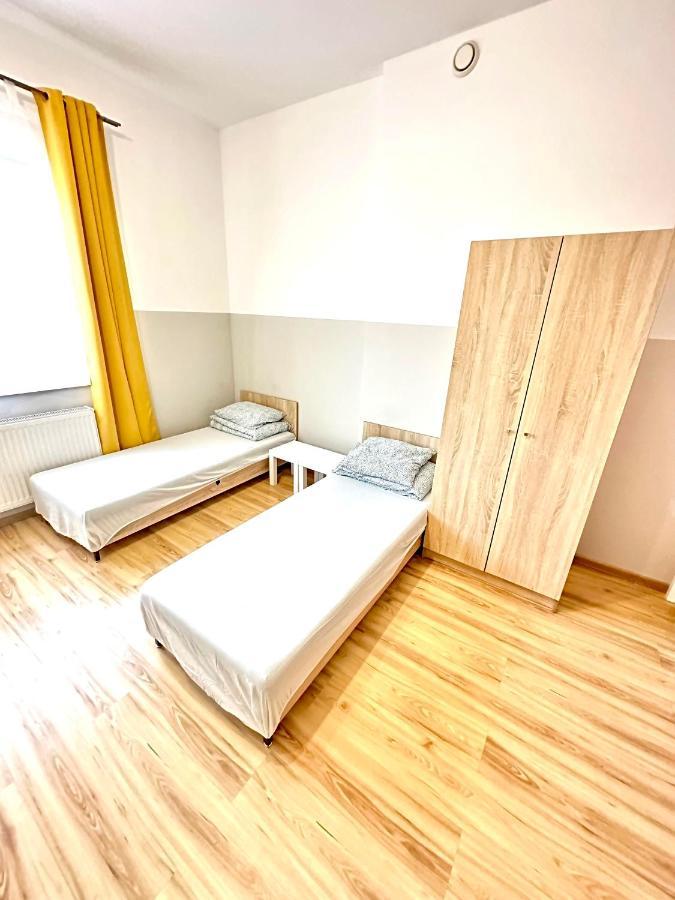 Orzelek Hostel Gniezno Buitenkant foto